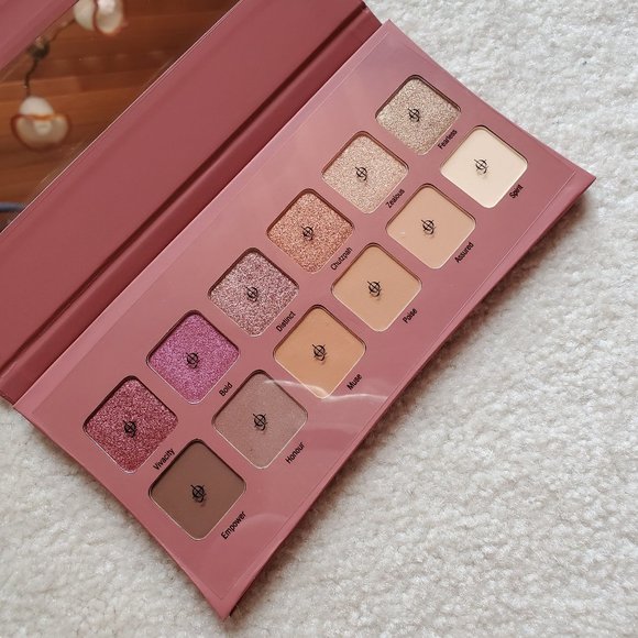 Illamasqua Unveiled Artistry Palette - Picture 3 of 3